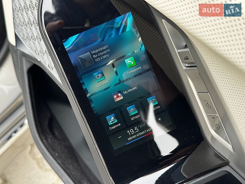 Седан BMW i7 2022 в Івано-Франківську