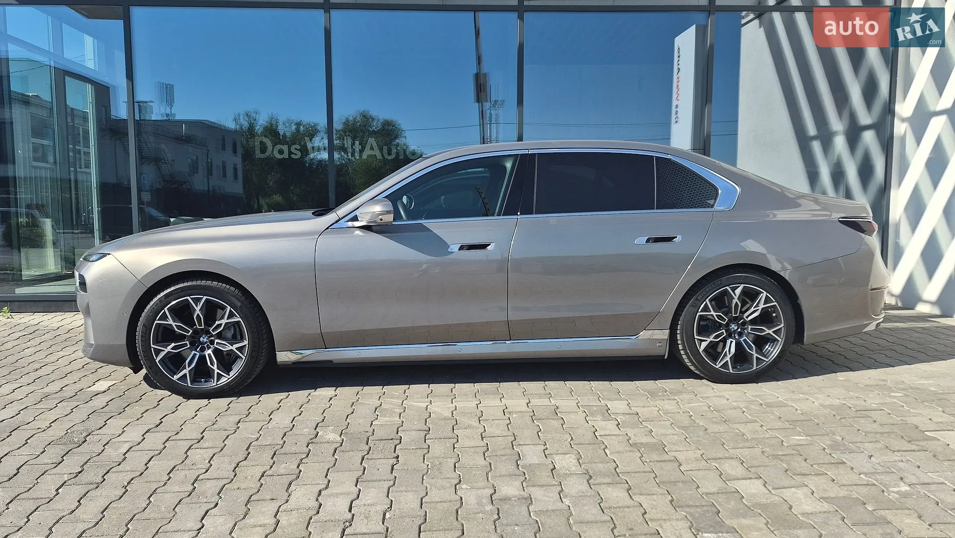 2024 BMW i7 - мініатюра 2