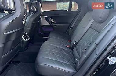 Седан BMW i7 2023 в Києві