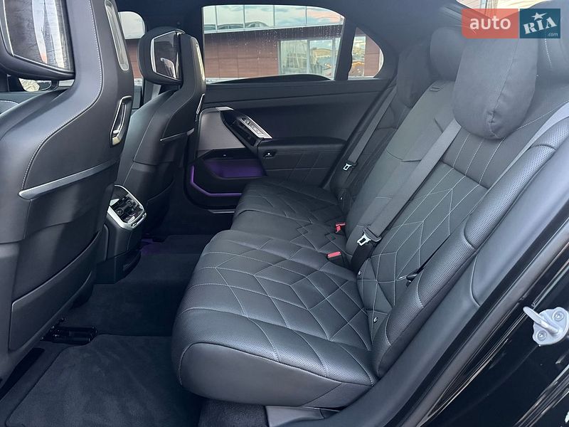 Седан BMW i7 2023 в Києві