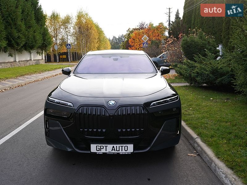 Седан BMW i7 2023 в Києві