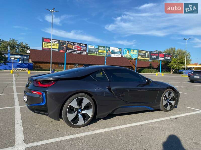 Купе BMW i8 2016 в Буковеле