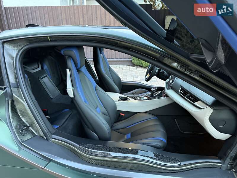 Купе BMW i8 2016 в Киеве фото 7 Купе BMW i8 2016 в Киеве