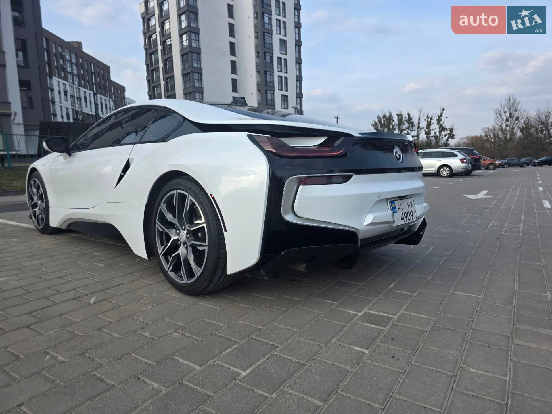 2015 BMW i8 - мініатюра 15