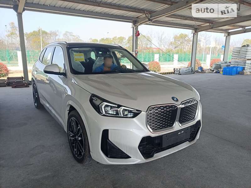 BMW  iX1 2023