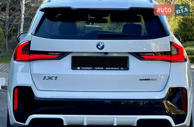 Позашляховик / Кросовер BMW iX1 2024 в 