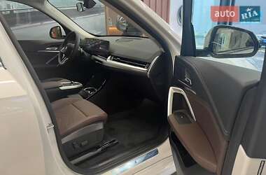 Внедорожник / Кроссовер BMW iX1 2025 в 