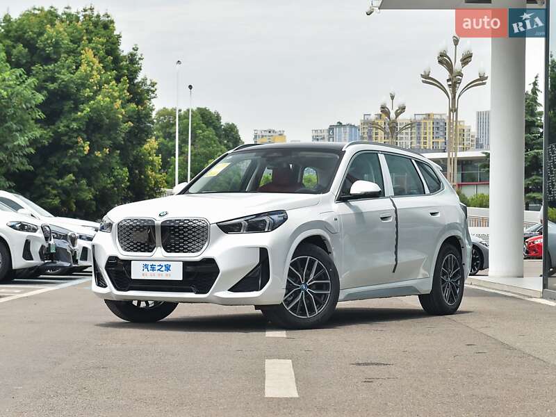 Внедорожник / Кроссовер BMW iX1 2025 в 
