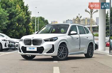 Внедорожник / Кроссовер BMW iX1 2025 в 