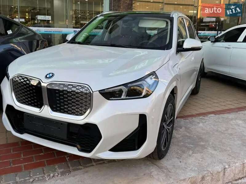 Внедорожник / Кроссовер BMW iX1 2025 в 