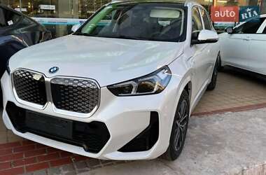Внедорожник / Кроссовер BMW iX1 2025 в 