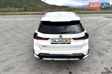 Позашляховик / Кросовер BMW iX1 2024 в 