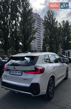 Внедорожник / Кроссовер BMW iX1 2024 в 