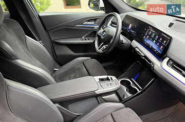Внедорожник / Кроссовер BMW iX1 2023 в 