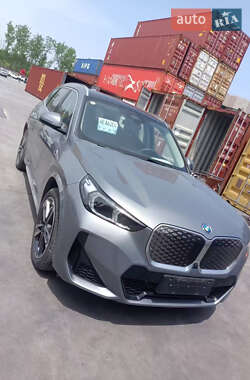 Внедорожник / Кроссовер BMW iX1 2023 в 