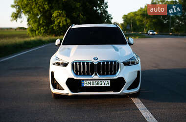 Позашляховик / Кросовер BMW iX1 2023 в 