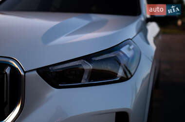 Позашляховик / Кросовер BMW iX1 2023 в 