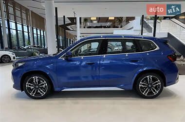 Позашляховик / Кросовер BMW iX1 2023 в 