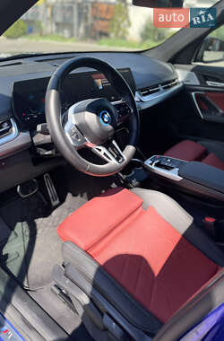 Внедорожник / Кроссовер BMW iX1 2023 в 