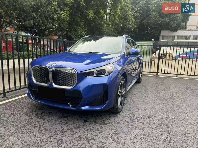 BMW iX1 2023