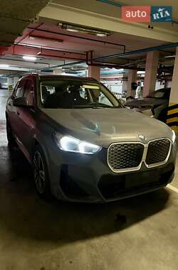 Внедорожник / Кроссовер BMW iX1 2024 в 