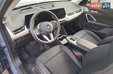 Позашляховик / Кросовер BMW iX1 2023 в 