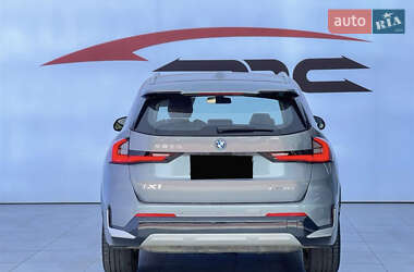 Внедорожник / Кроссовер BMW iX1 2023 в 