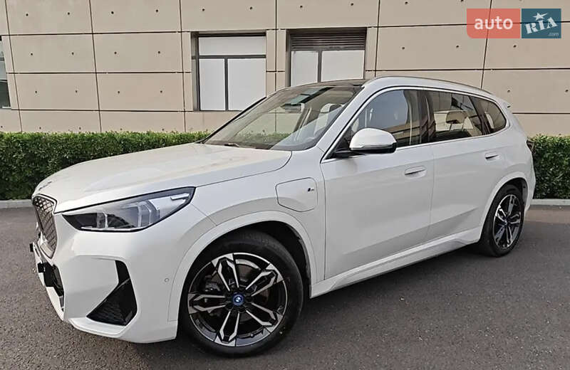 BMW iX1 2023