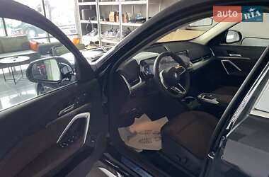 Внедорожник / Кроссовер BMW iX1 2025 в 