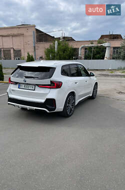 Внедорожник / Кроссовер BMW iX1 2023 в 
