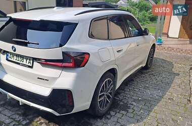 Внедорожник / Кроссовер BMW iX1 2022 в 