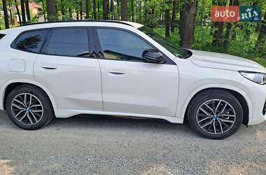 Внедорожник / Кроссовер BMW iX1 2022 в 