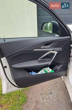 Внедорожник / Кроссовер BMW iX1 2022 в 