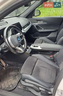 Внедорожник / Кроссовер BMW iX1 2022 в 