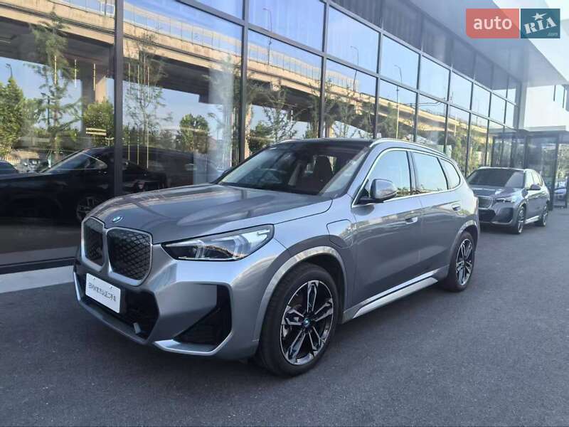 BMW iX1 2024