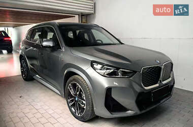 Позашляховик / Кросовер BMW iX1 2023 в 