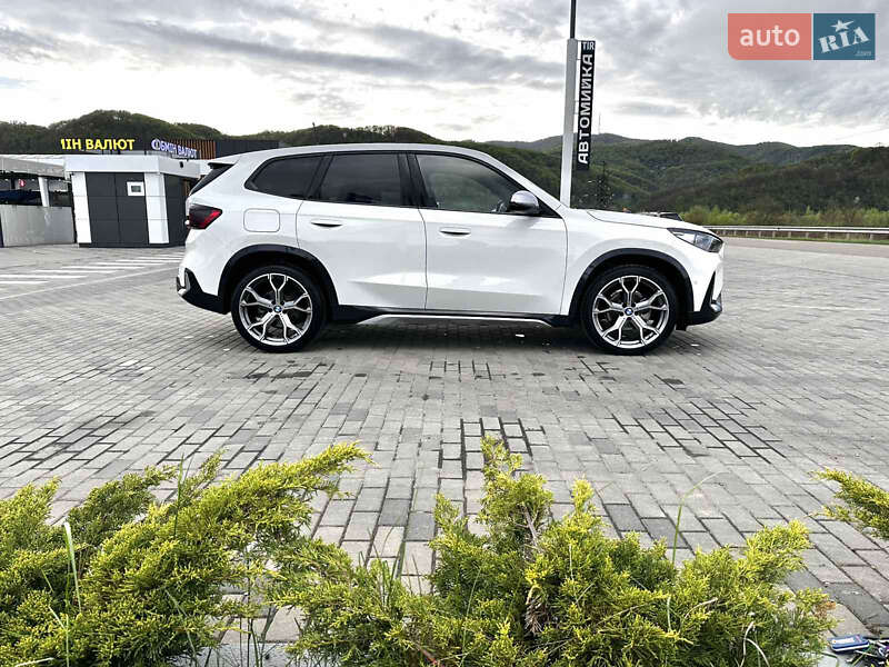 Позашляховик / Кросовер BMW iX1 2024 в Хусті