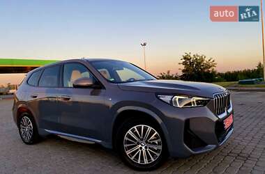 Внедорожник / Кроссовер BMW iX1 2023 в 