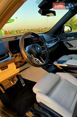 Внедорожник / Кроссовер BMW iX1 2023 в 