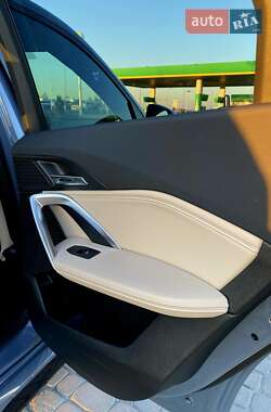 Внедорожник / Кроссовер BMW iX1 2023 в 