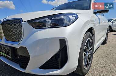Позашляховик / Кросовер BMW iX1 2025 в 