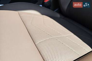 Позашляховик / Кросовер BMW iX1 2025 в 