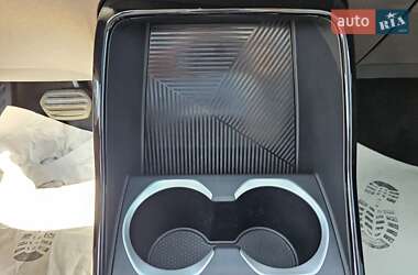 Позашляховик / Кросовер BMW iX1 2025 в 