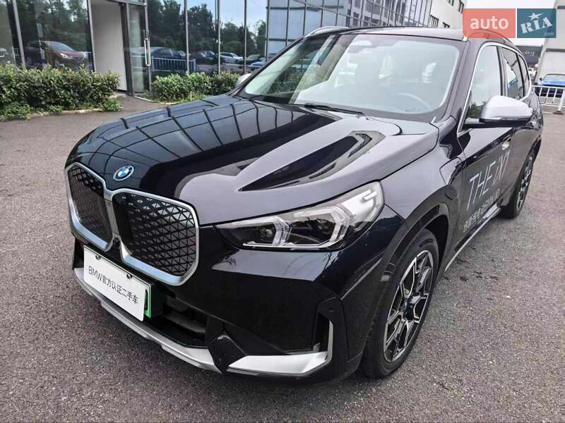 BMW iX1 2024