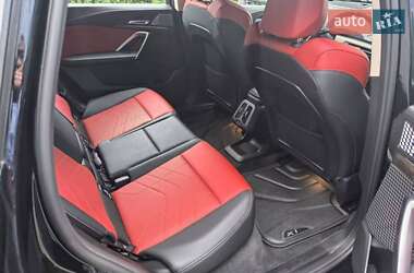 Позашляховик / Кросовер BMW iX1 2024 в 