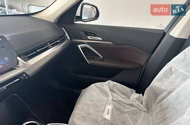 Внедорожник / Кроссовер BMW iX1 2025 в 