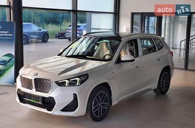 Позашляховик / Кросовер BMW iX1 2025 в 