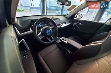 Позашляховик / Кросовер BMW iX1 2025 в 