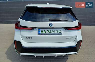 Позашляховик / Кросовер BMW iX1 2024 в 