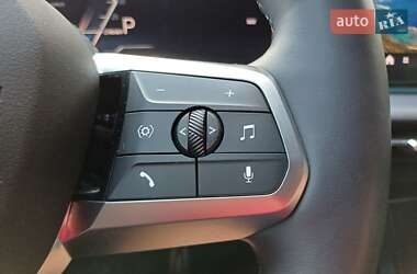 Позашляховик / Кросовер BMW iX1 2024 в 